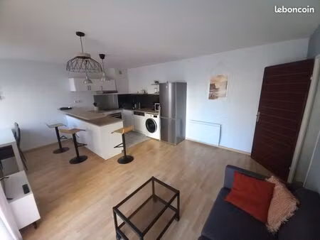 t3 meublé  place au bois