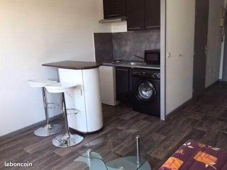 tarbes centre. t1 rénové et meublé libre 1 avril