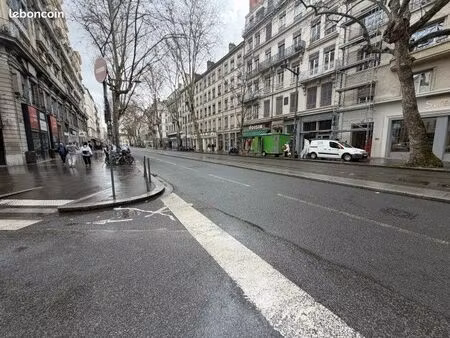 commerce beauté/coiffure 44 m²