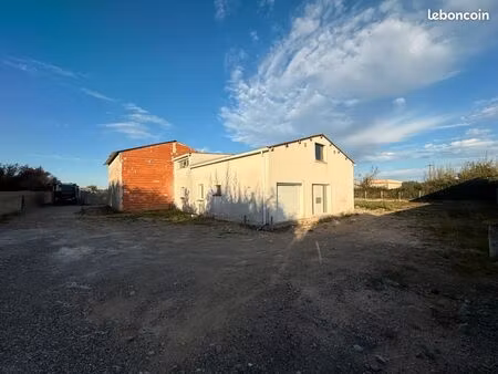 maison à rénover avec hangar