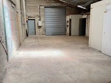 local artisanal entrepôt sécurisé avec bureaux et atelier/entrepôt + terrain clos à tourne