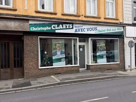 local sur l'avenue principale avec 2 vitrines de 3m pour la visibilité