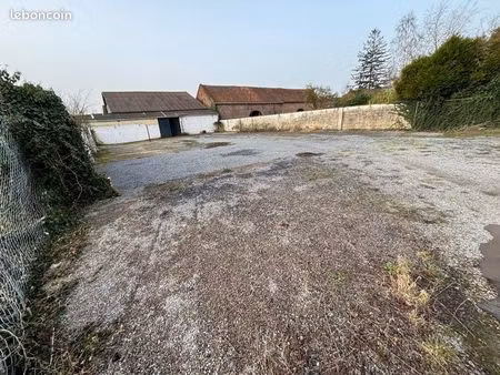 hangar avec parking+ bureau