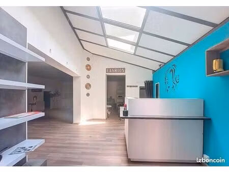 immeuble centre craponne sur arzon - 2 locaux + appartement 180 m2