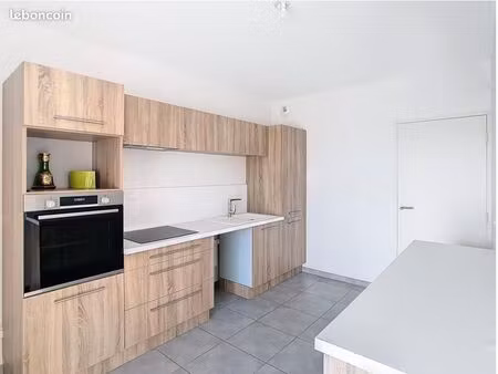 a louer appartement 4 pièces 97 m2 - pmr - résidence récente - centre-ville