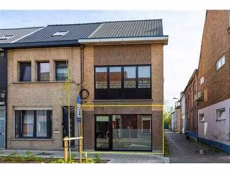 immeuble commercial au rez-de-chaussée