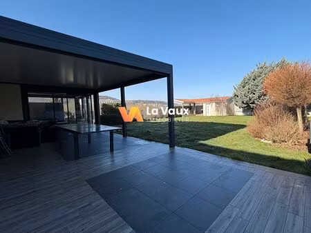 maison 10 pièces 212 m²