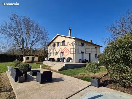 maison 7 pièces 222 m²