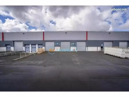 local industriel 4 305 m²