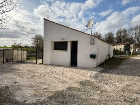 petite maison charentaise meublée