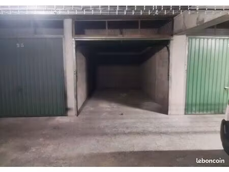 box fermé 12m² - gare massy palaiseau rer b - sécurisé 24h/24 - dispo immédiatement
