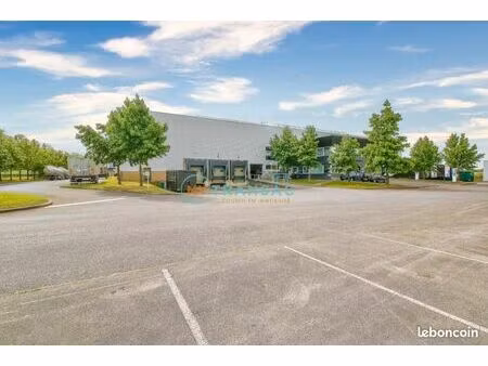 local logistique 6 734 m²