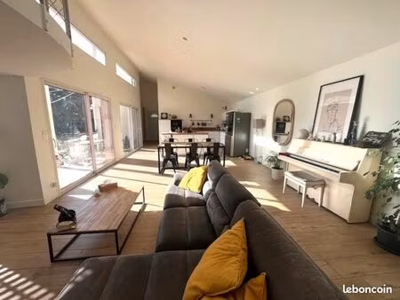 villa 5 pièces 145 m²