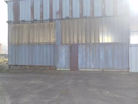 hangar 100m2 a loué