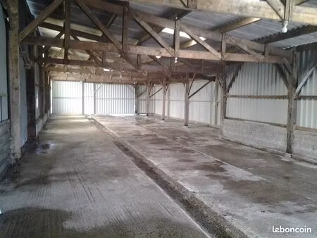 location hangar 260m2