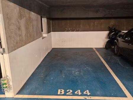 location parking clichy