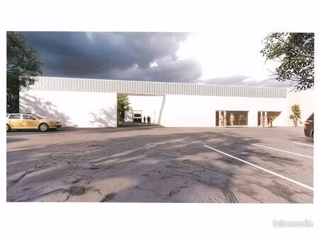 local 330m2 visuel sur axe auray