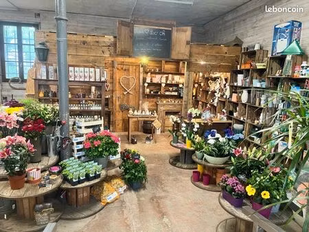 local commercial à louer 200 m2 390