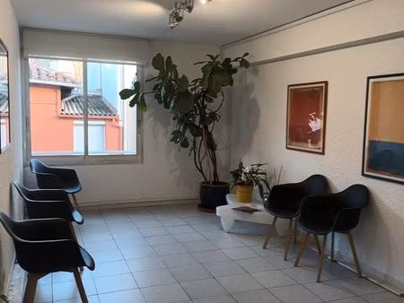 local bureau 14 m2 + pièce attenante 6m2  399