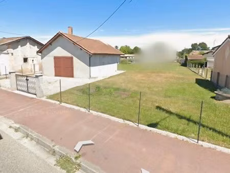 terrain avec bâtiment