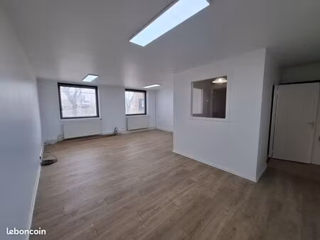loue bureau de 38 m2 à evry