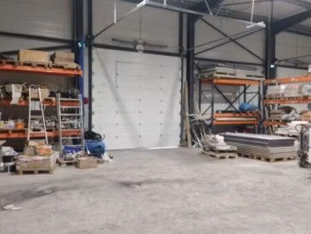 local bureaux 555 m²