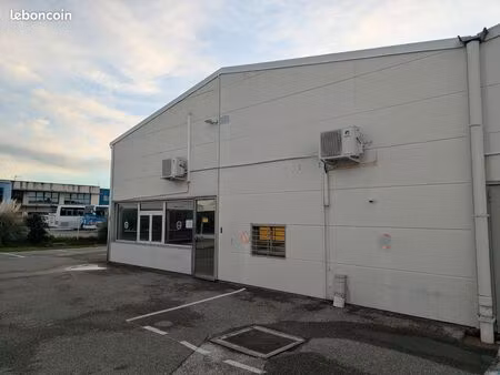 local d’activité – 180 m² + mezzanine 100 m2– za du palyvestre (hyères)