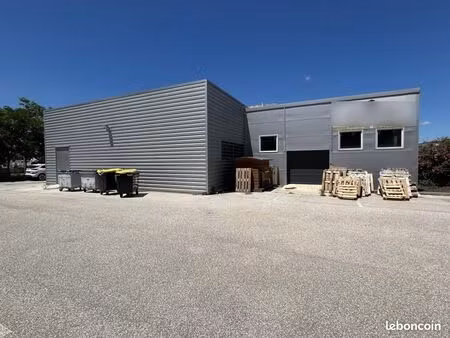 local d'activité 740 m²