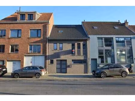 logement moderne et économe en énergie avec un espace éto...