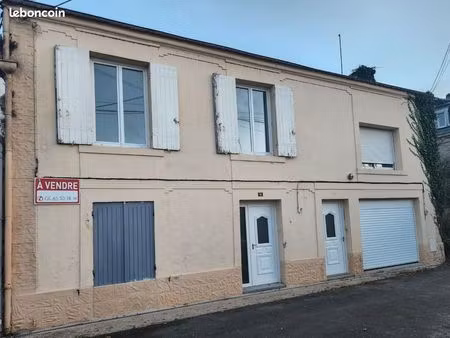 immeubles avec deux maisons avec terrain