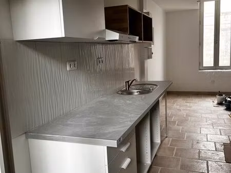 à louer studio en rez-de-chaussée