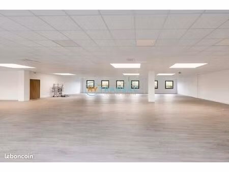 local bureaux 673 m²