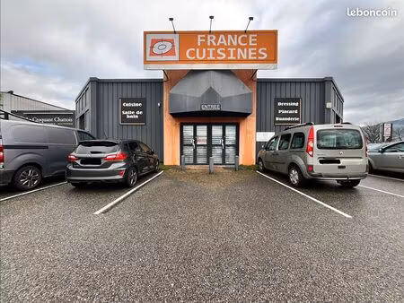 local commercial 192 m² chatte