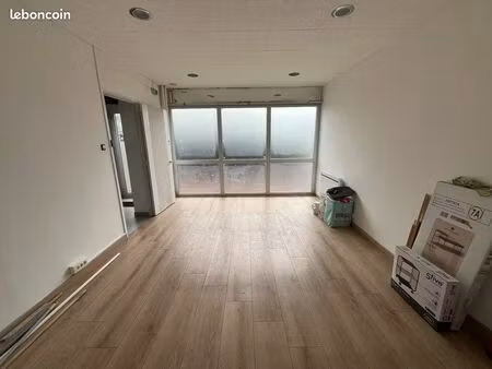 local hypercentre 54m2