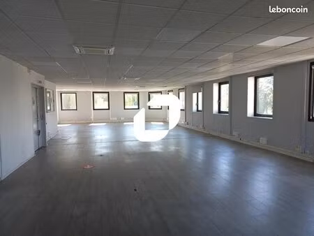 bureaux 334 m²