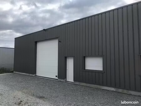 local 180 m2 à loyat