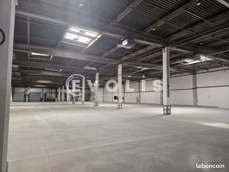 local d'activité 4 305 m²