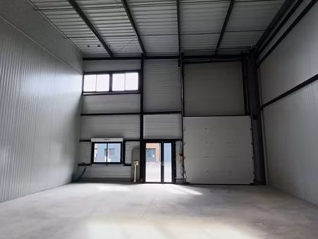 local 125 m² theix noyalo