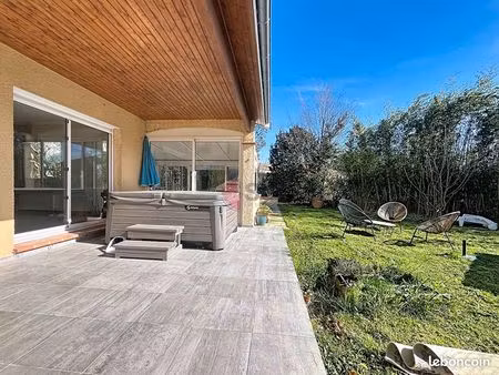 villa 6 pièces 201 m²