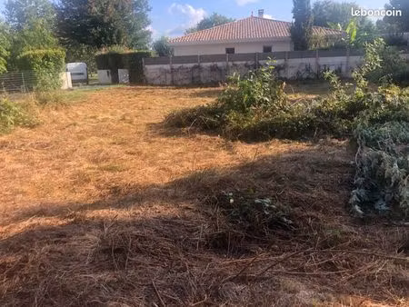 je vends ce terrain viabilisé