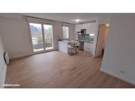 appartement t2 refait à neuf  ascenseur  balcon  parking