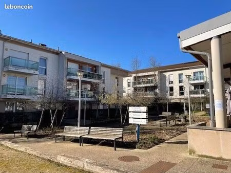 rare à montlignon – t2 40 m² avec jardin privatif de 44 m² – calme résidence principale  o