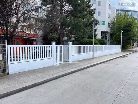 maison de bureaux indépendante 180 m² – rer a à 30 m – jardin et terrasses