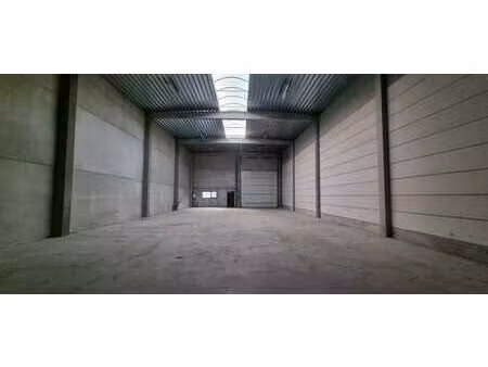 entrepôt d'environ 360 m² près de la sortie roeselare-haven