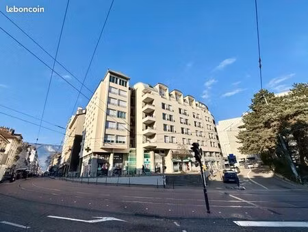 bureaux lumineux 64 m2