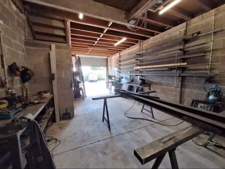 local commercial dans zone artisanale