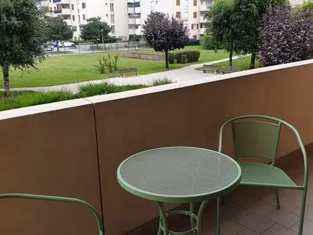 t2 meublé de 48 m² lumineux avec balcon