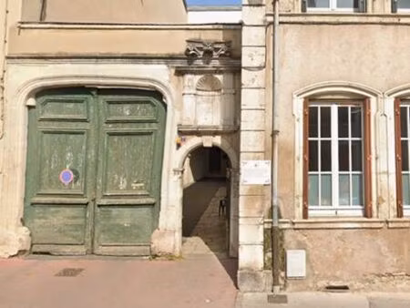 t5 de 126 m2 avec 2 garages dans cour intérieure fermée