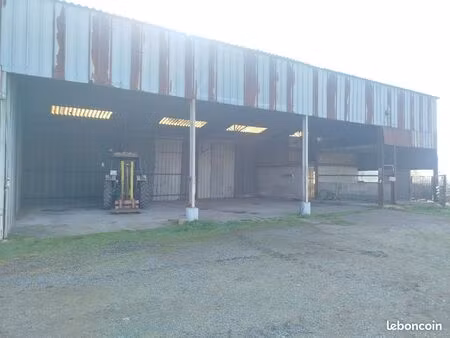 hangar 200m2 a loué