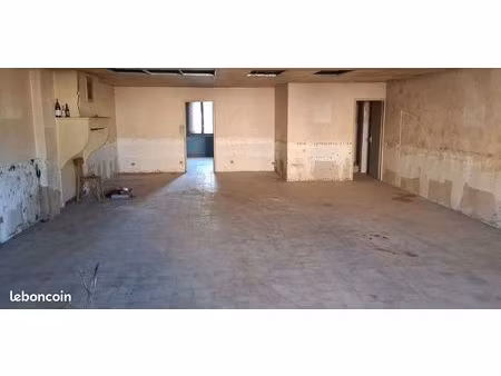 maison mitoyenne avec gros potentiel à rénover